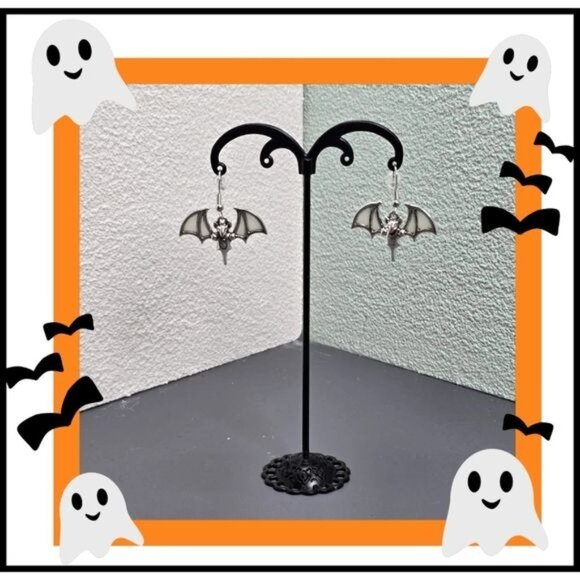 ๐ Gothic Bat Earrings that Glow (NWOT) - Picture 1 of 6